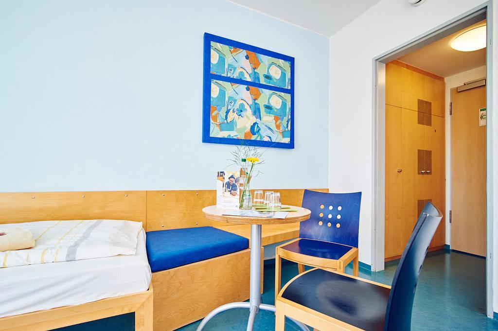 Vierbettzimmer mit Bad